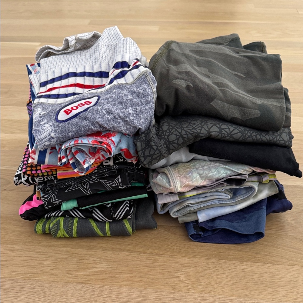 Assorted lot of 20 pairs workout leggings Multicolor Clothing Collection.